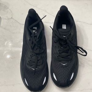 Men’s black size 10 Hoka Clifton 8.